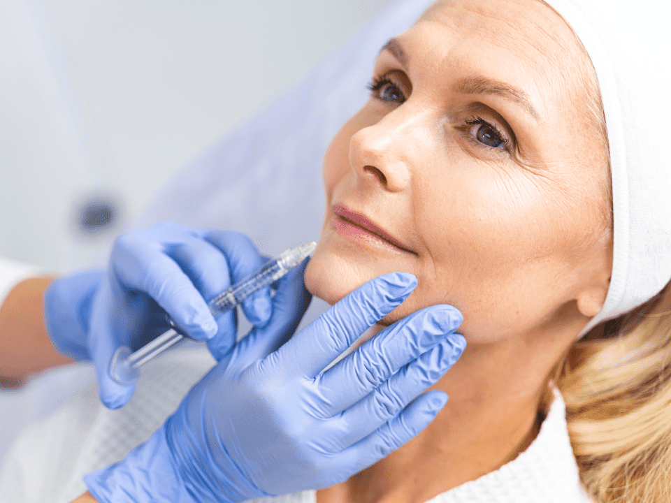 L'acide hyaluronique est-il efficace pour remodeler des lèvres qui ont vieilli ? | Dr Tribout | Amiens