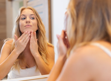 Comment traiter l’acné tardive ? | Dr Tribout | Amiens